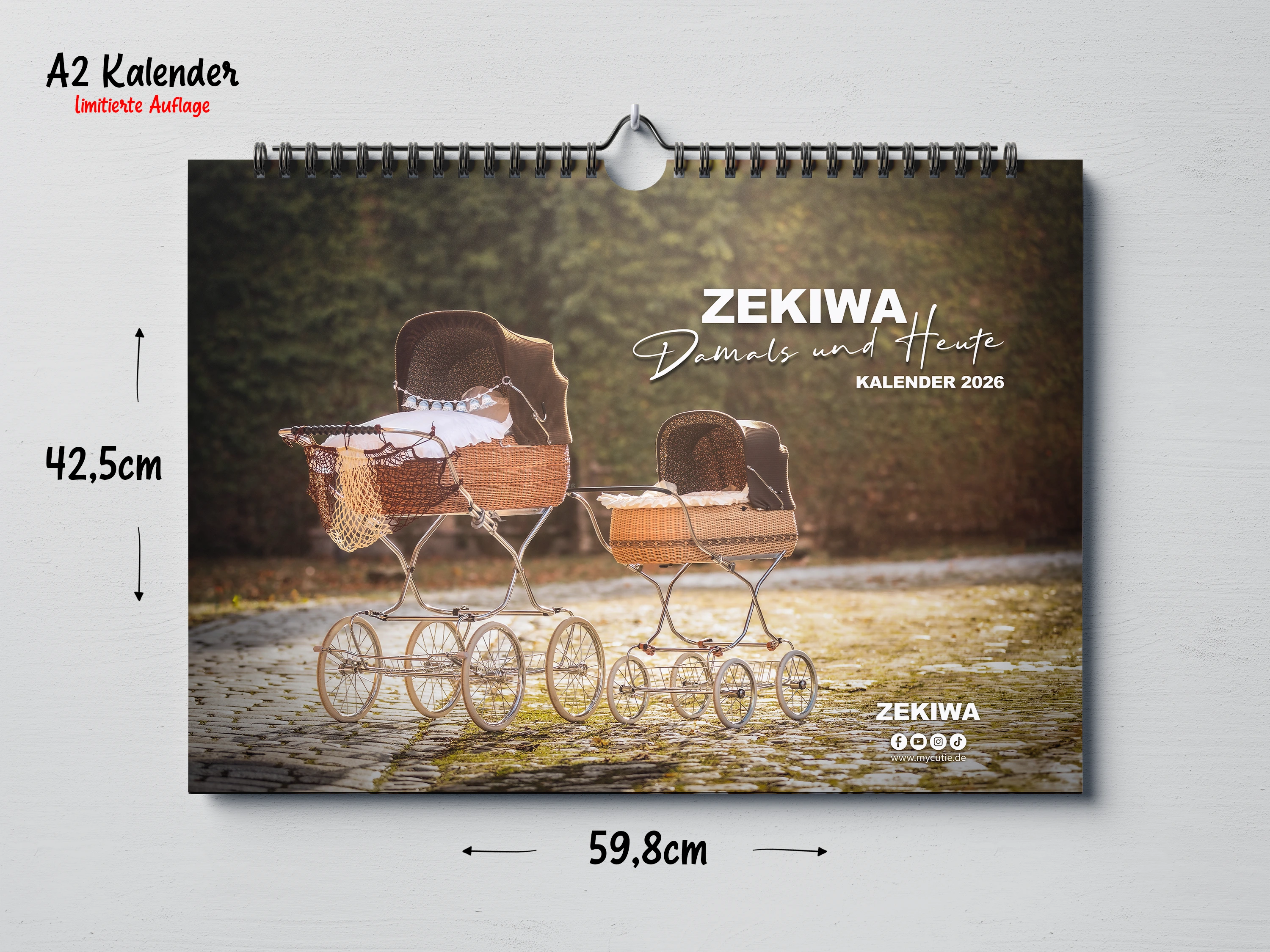 ZEKIWA Kultkalender 2026 mit 12 Exklusiven Bildern und Kinderwagen Damals wie heute